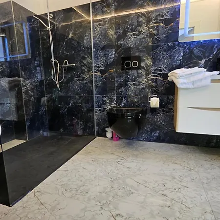 Haus Erdgeschoss Mit Garten